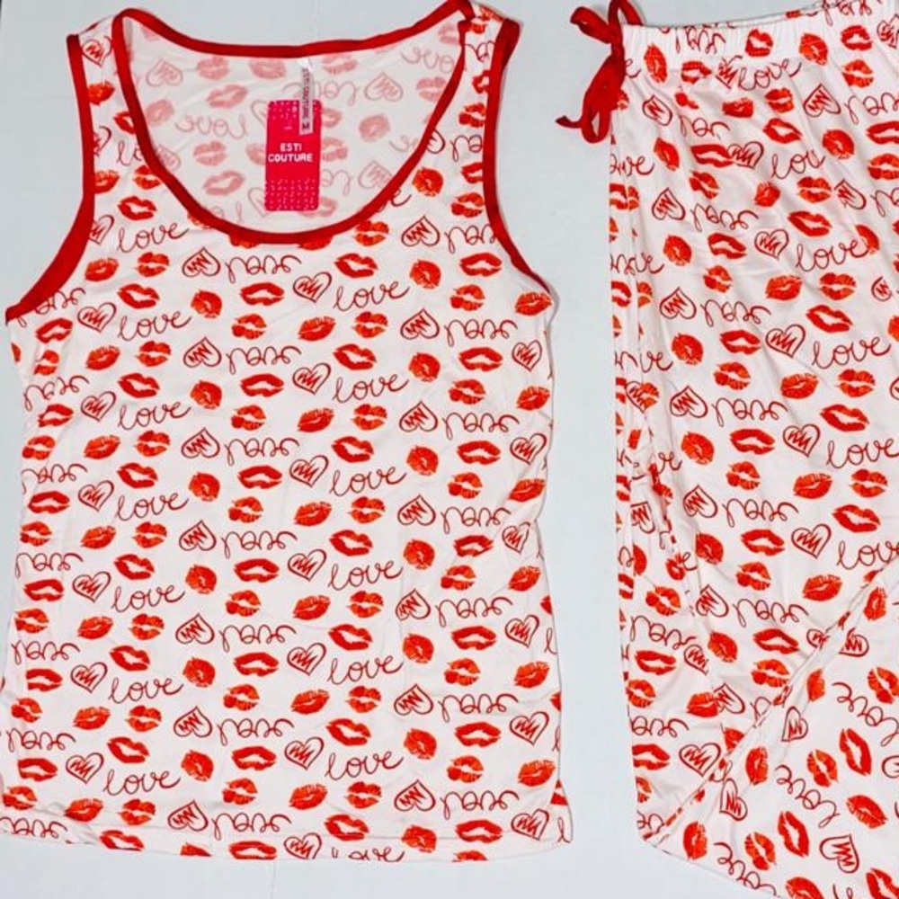 7 Super soft lips pajama set